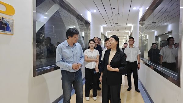 河南證監(jiān)局黨委書記、局長(zhǎng)李鋼一行蒞臨公司調(diào)研指導(dǎo)