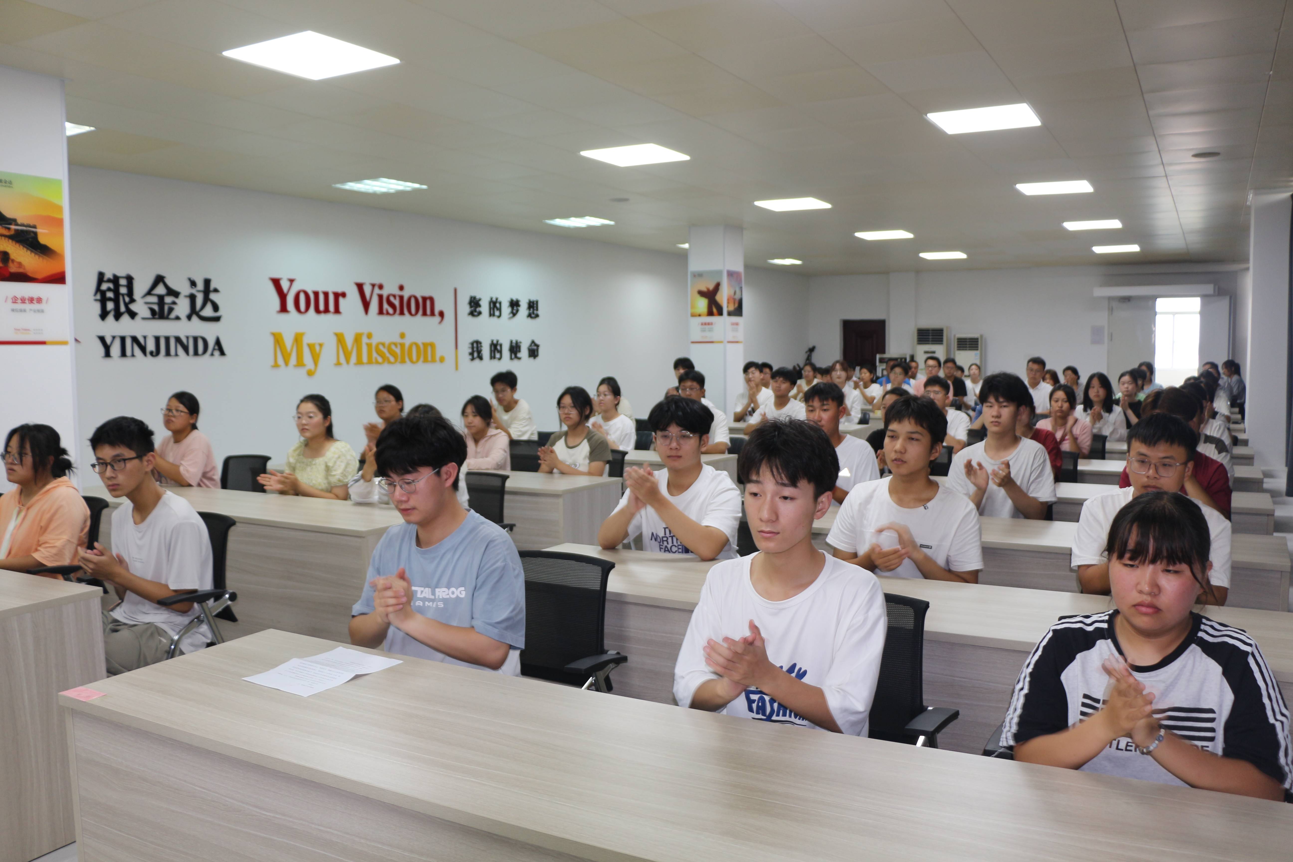 2、68名學子參加會議(1)